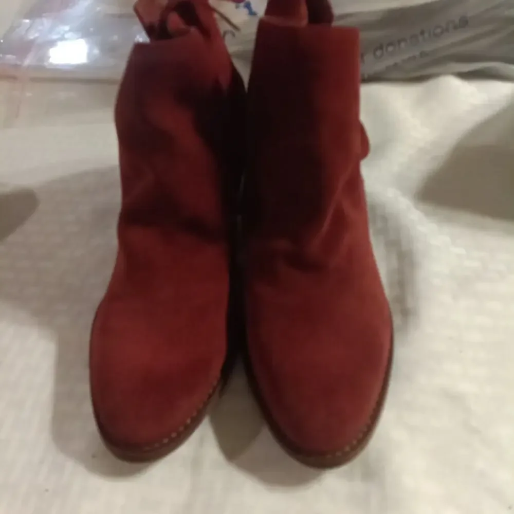 Sam Edelman Macon bootie in spiced red suede 10 Women's